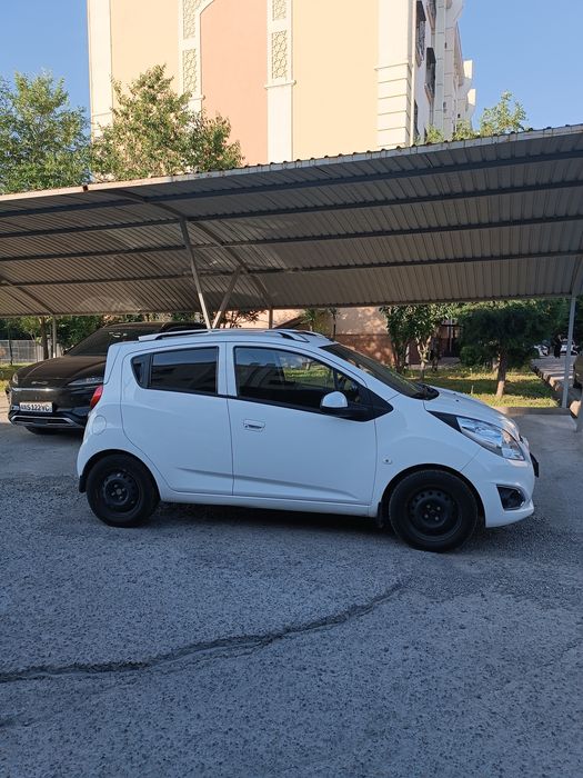 Chevrolet Spark avtomat benzin 2017 srochna sotiladi