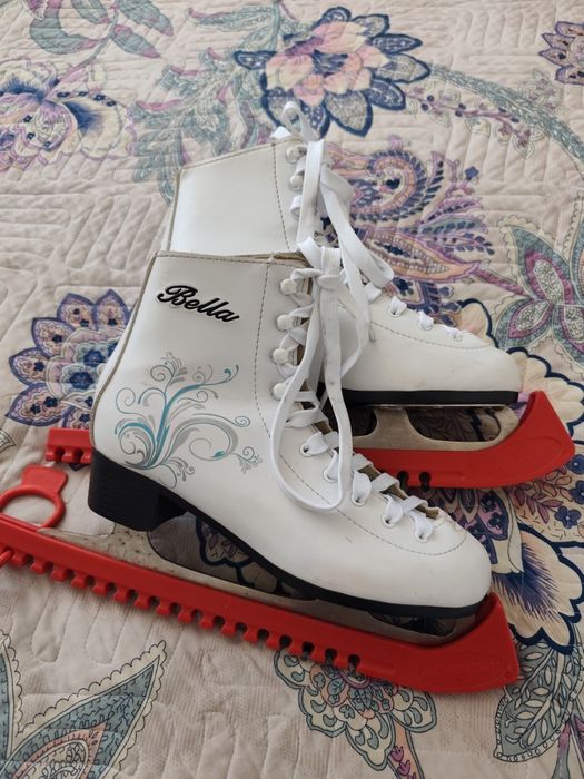 Коньки женские белого цвета