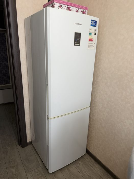 В продаже холодильник Samsung