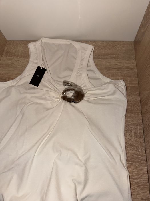 Maiou top Coperni alb cu detaliu mânuța metalic