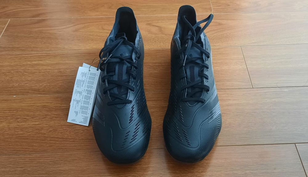 Vând ghete de fotbal adidas predator mărimea 45 1/3
