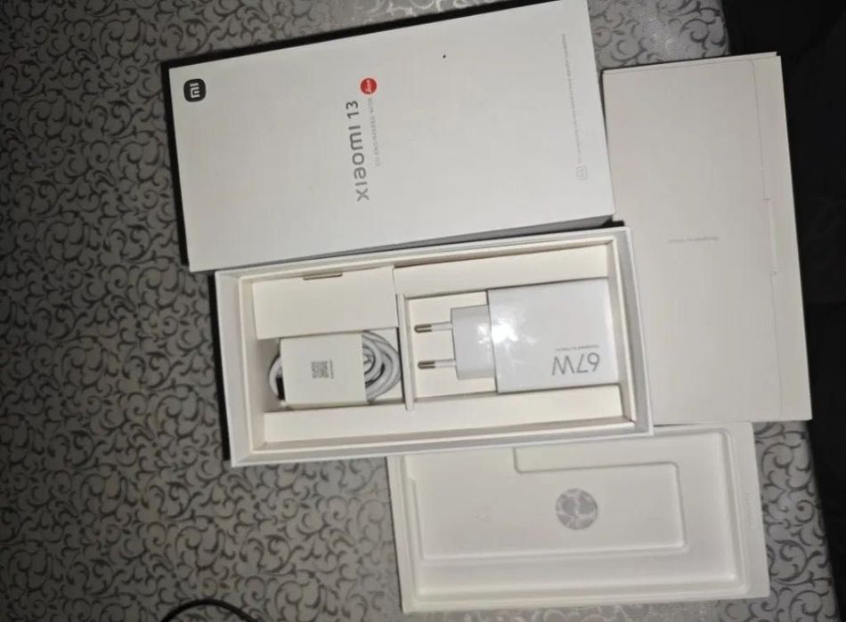 Xiaomi 13 Global  Ideal  12+4/256gb karobka zaryadchik