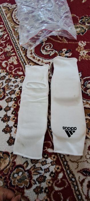 Кимано каратэ аяққа киетіні де бар. Адидас