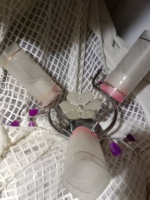 Продам люстру в отличном состоянии