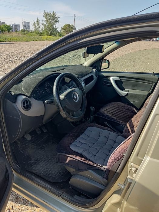 Машина Renault Sandero