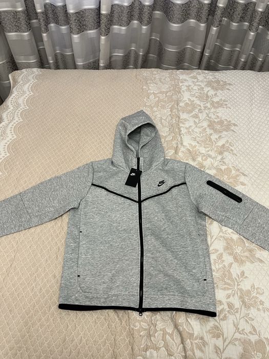 nike Tech fleec.