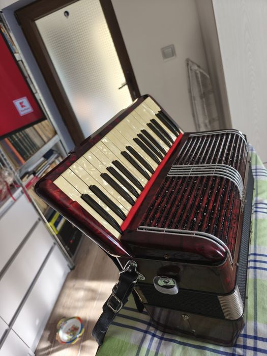 Vând acordeon Hohner Tango 2 preparat bandon,80 bass,impecabil!