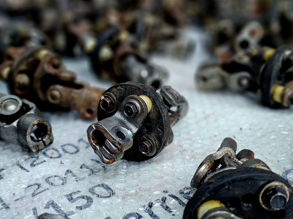 Рулевой карданчик RX300