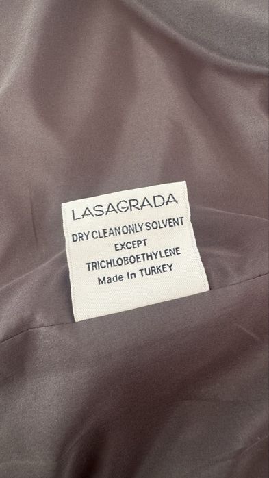 Продам новую куртку Lasagrada