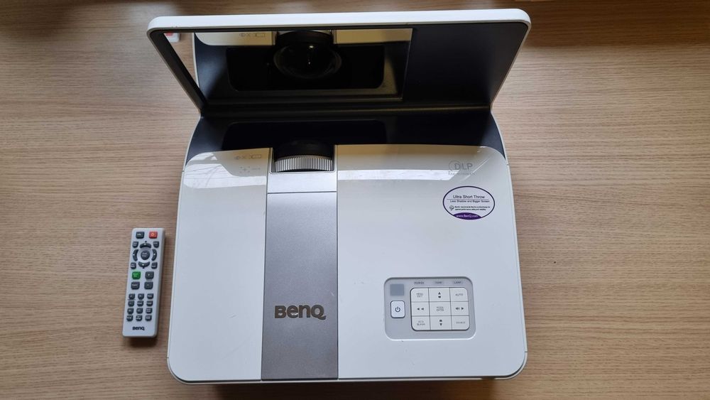Videoproiector BenQ MW843UST/3D/HDMI/Contr.13000:1/3000ANSI-Lampa noua