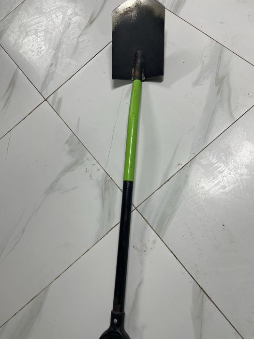 Лопата автомобильная