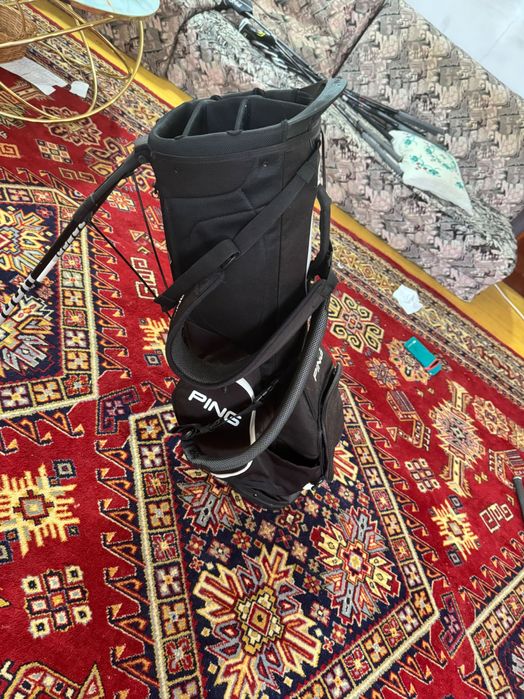 Geantă golf Ping Hoofer – ușoară, stand, stare foarte bună