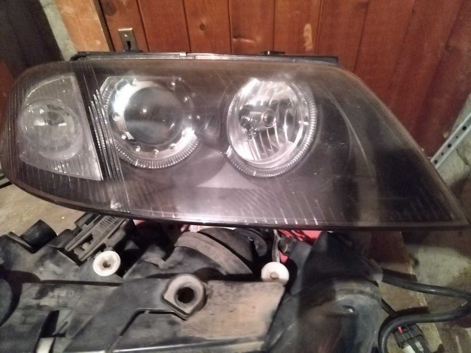 Продавам фарове за Фолксваген Пасат В5.5на HELLA и на DEPO 2 комплекта