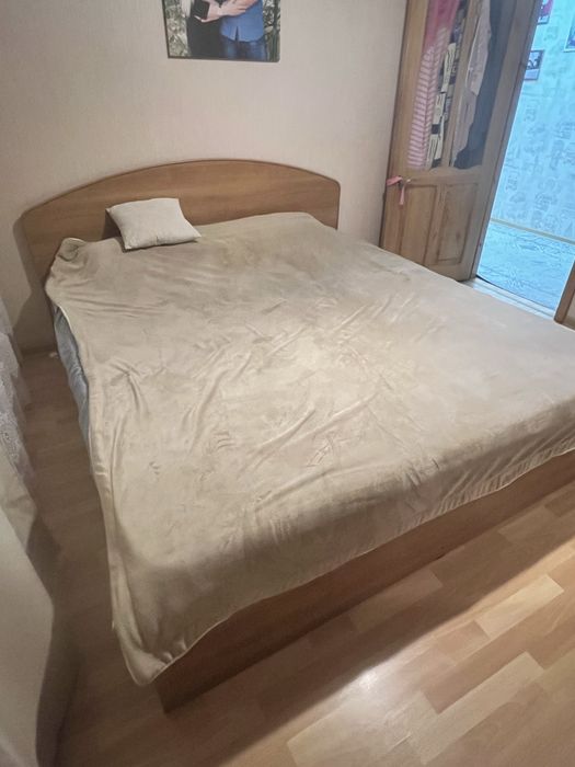 Продам спальный гарнитур