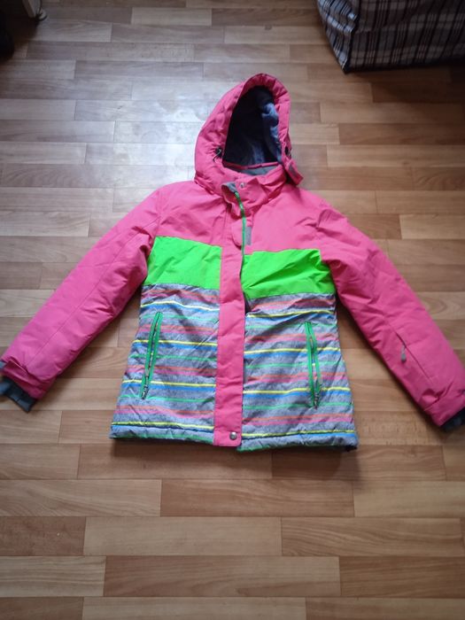 Продам куртки для девочек