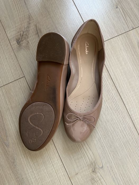 Балетки лаковые телесные