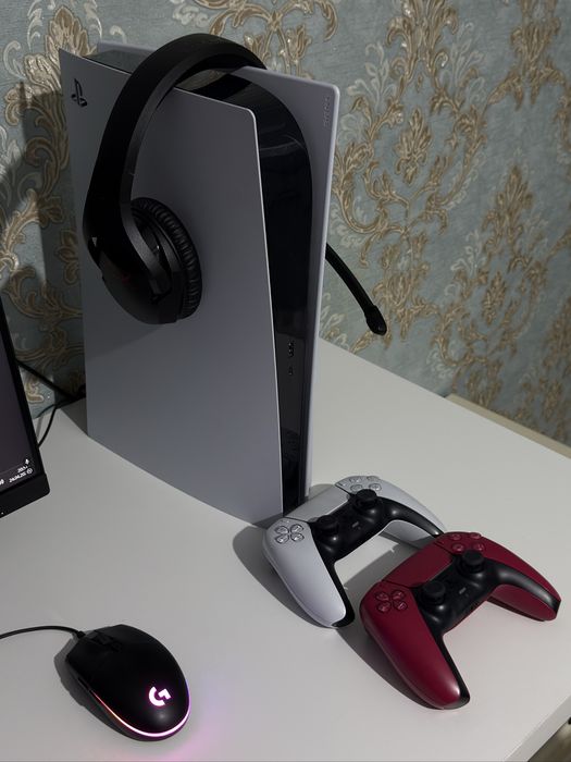 Продам PlayStation 5 + 2 джойстика