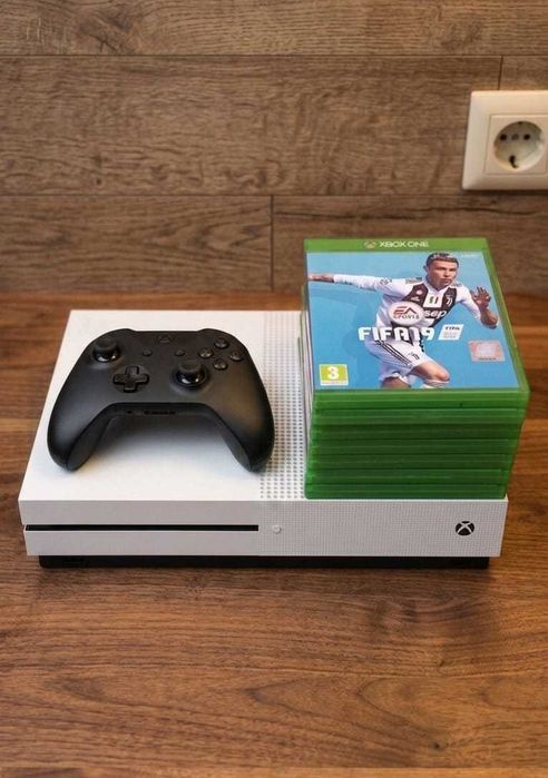 XBOX One S + 8 jocuri pachet + controller negru