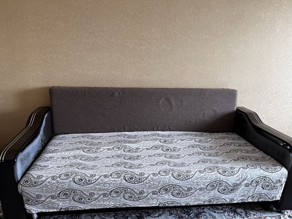 Шкаф,зеркало диван продается