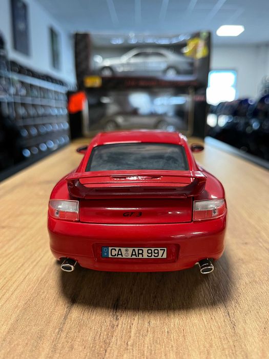 Метална колекционерска количка модел  BBURAGO PORSCHE GT3 1999г.1:18