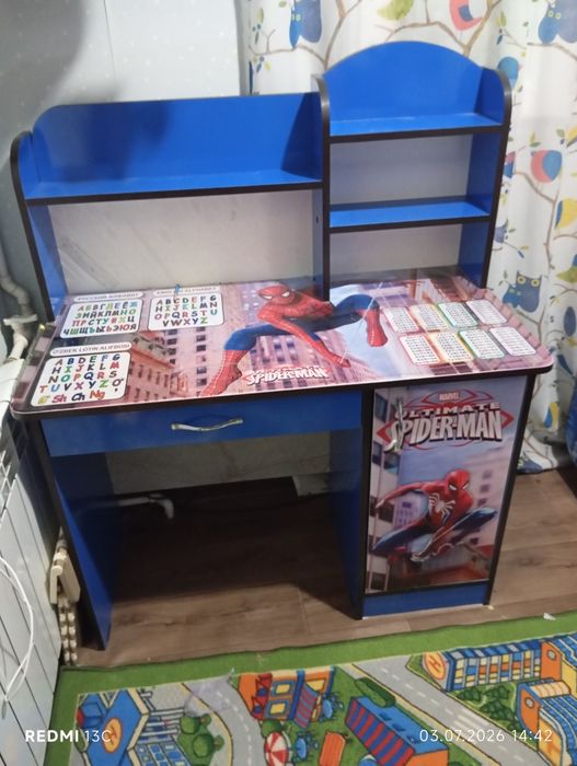 Продается  полный комплект детской мебели