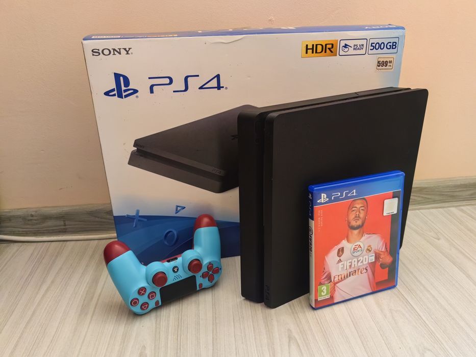 Продавам PS4 Slim (Playstation 4 Slim) + 1бр. контролер и игра подарък