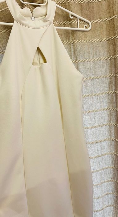 Бяла рокля тип молив