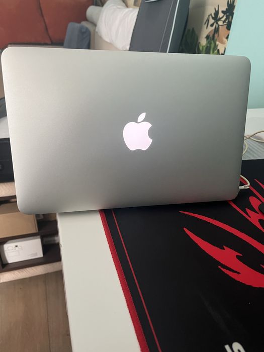 Macbook Air 11-inch i5 128 ssd mid 2013