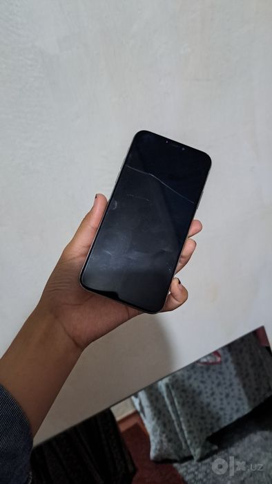Iphone xs srochna sotiladi