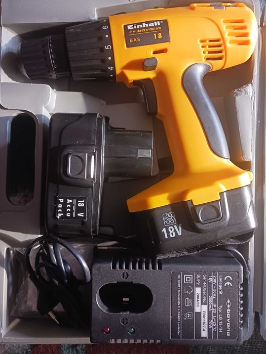 Винтоверт Einhell BAS 18, зарядно, без батерии.