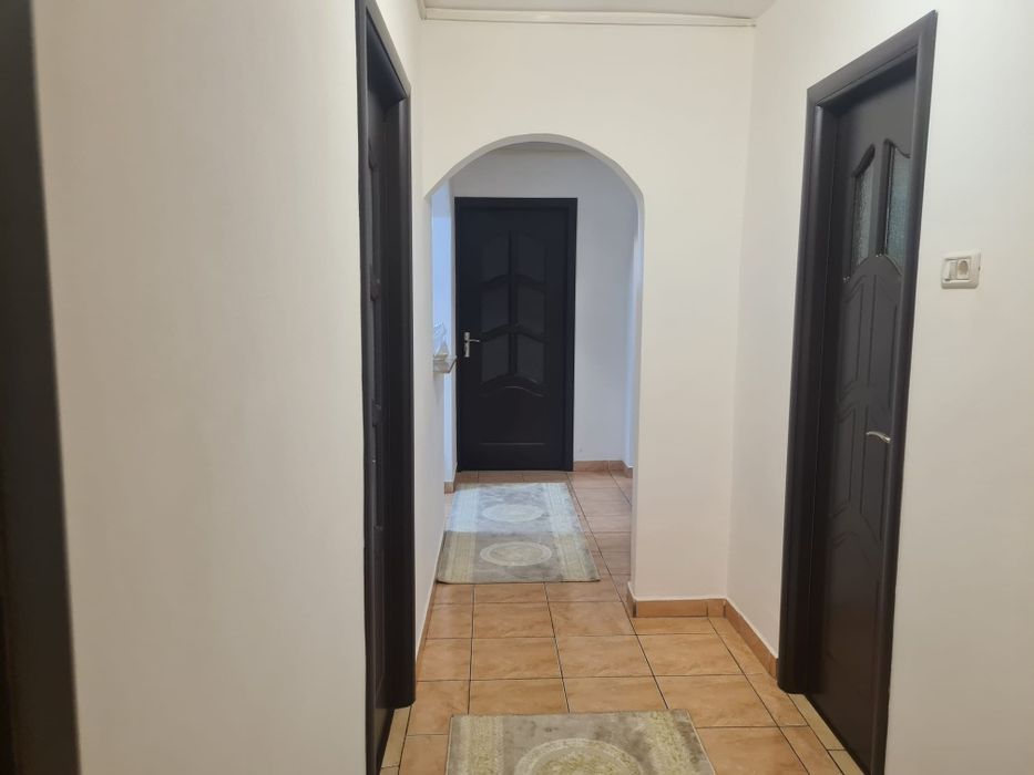 Inchiriez apartament 3 camere