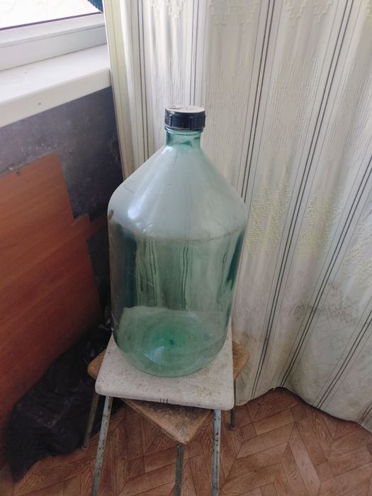 Продам стеклянную бутыль