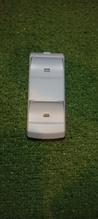 Dock station pentru controlere PlayStation 5
