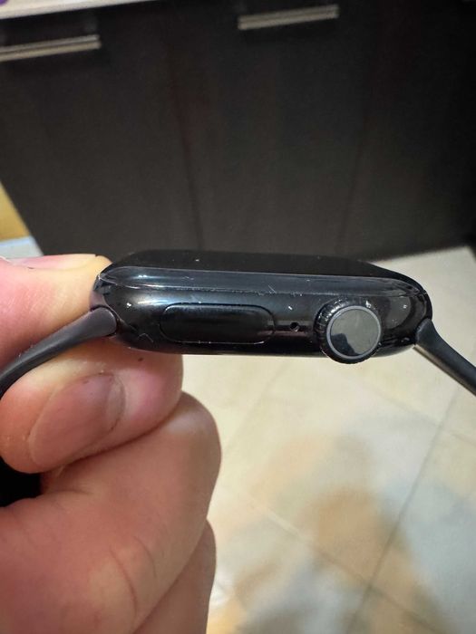 Продавам Apple Watch series 10(GPS}