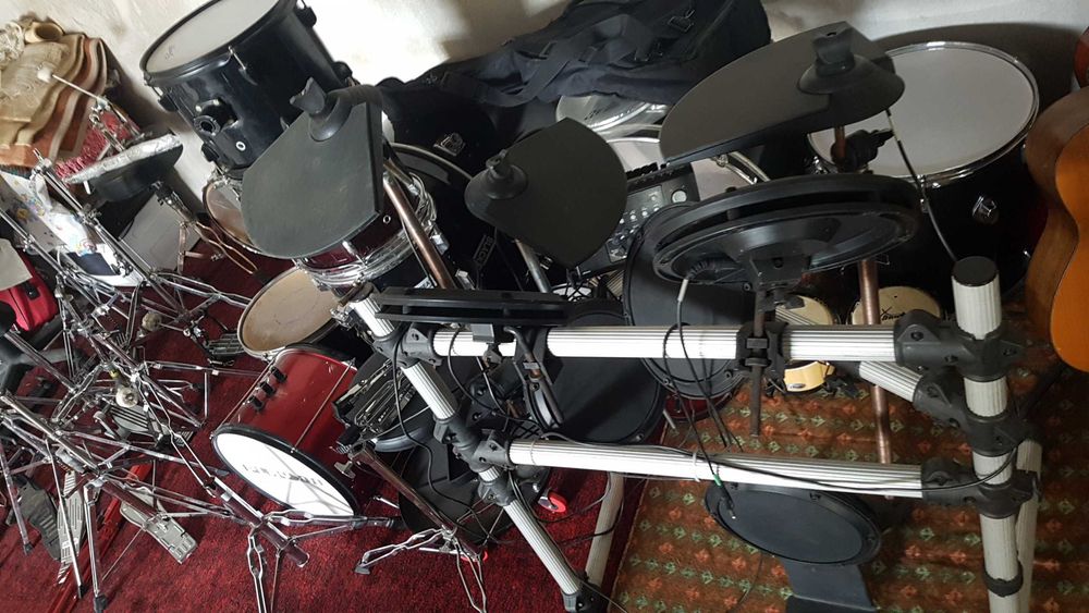 Барабани и Китари за ремонт от 40 лв. Китара 60 лв.