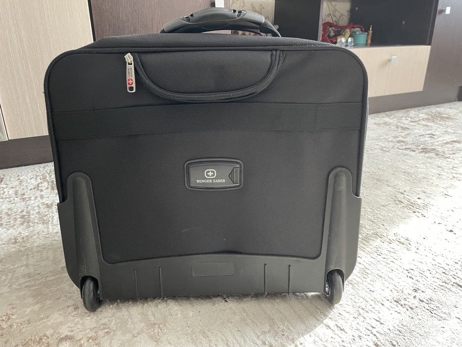 Продам чемодан