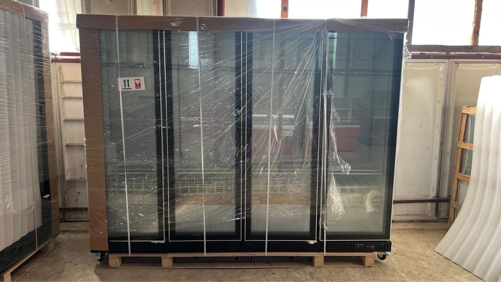 Vitrina frigorifica cu 4 usi ideala pentru bauturi si racoritoare