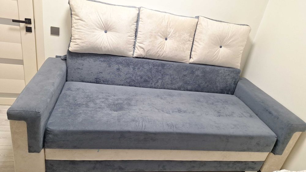 Vand canapea,pret 1000 lei