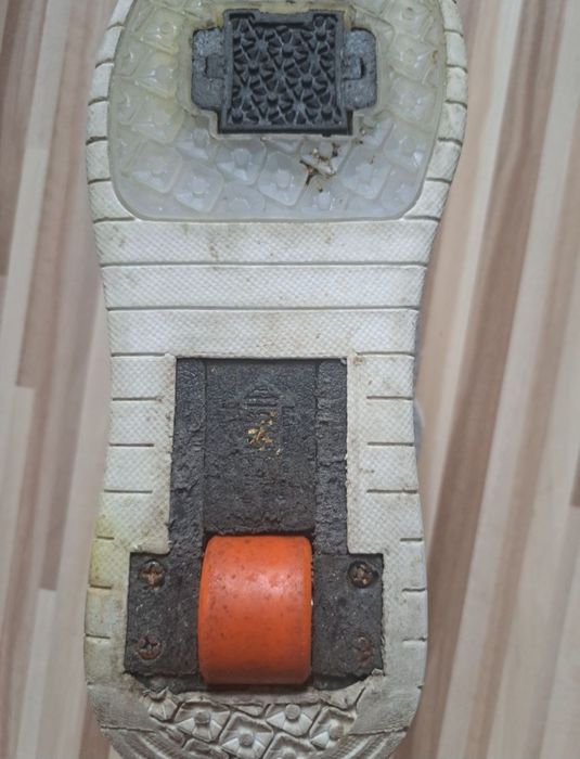 Светещи маратонки с колелца