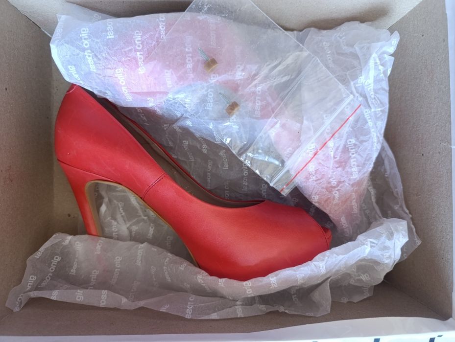 Елегантни обувки Gino Rossi