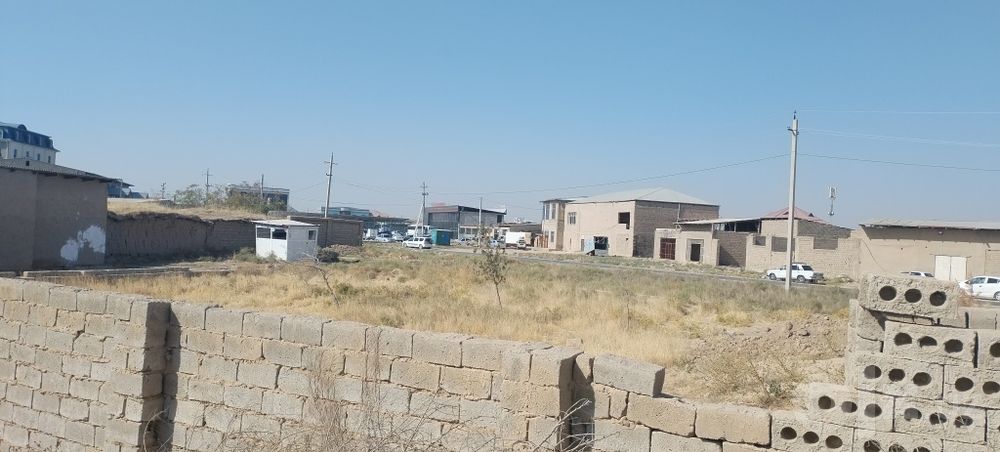Uchastka sotiladi