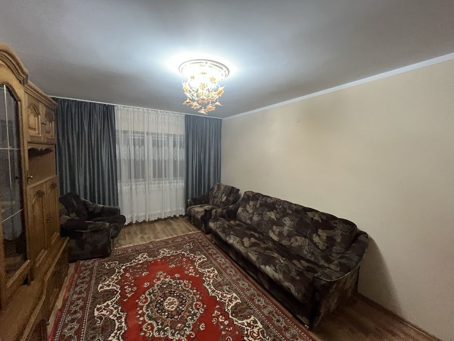 Inchiriez apartament 3 cam. Obcini