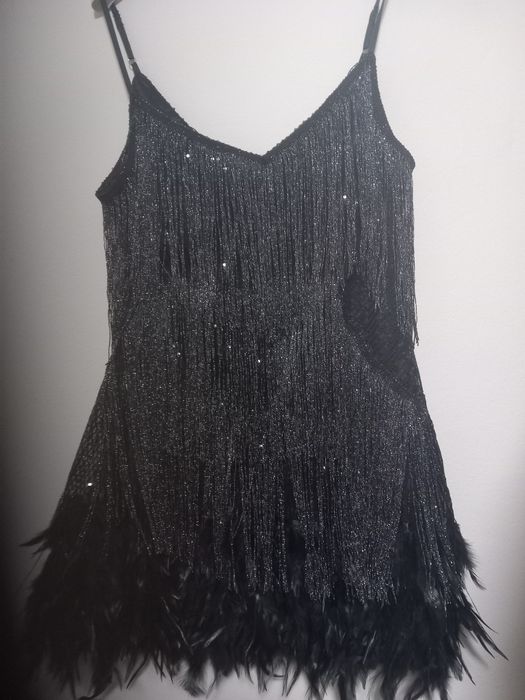 Rochie cu pene si franjuri stralucitori