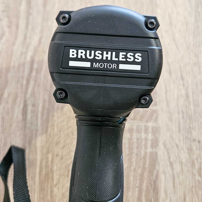 Нов безчетков акумулаторен ударен гайковерт BOSCH GDX 18V-285 , 2 x 5.0Ah батерии и зарядно