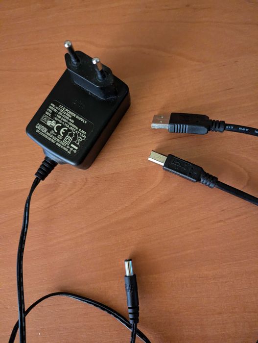 Reloop Contour IE - Interfata audio 4 canale + Controller MIDI
