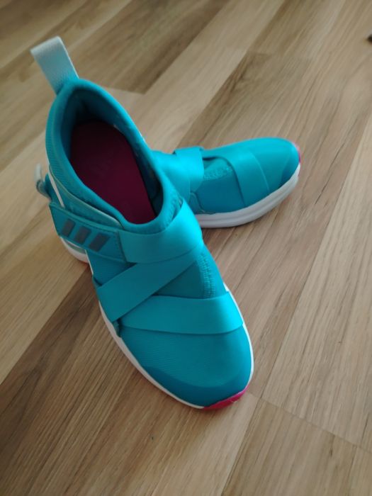 Нови Adidas маратонки, 35 номер
