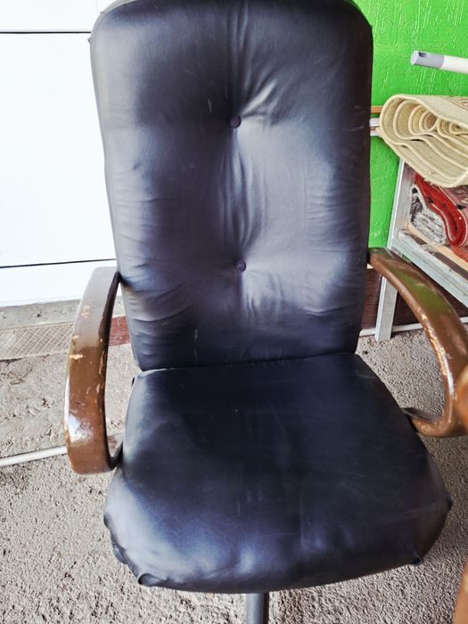 Продам компьютер и его стол кресло