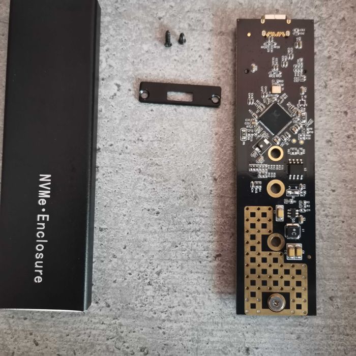 Carcasa, rack, enclosure, SSD extern,(NVME/NGFF), NOUA cu husa