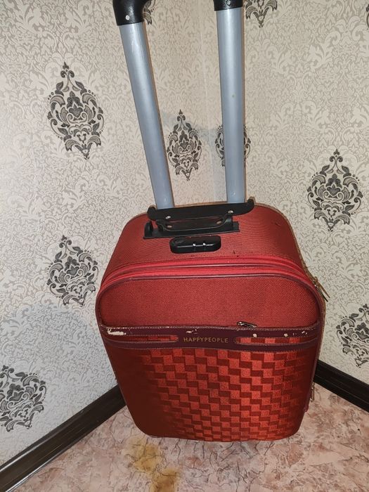 Чемодан небольшой б/у