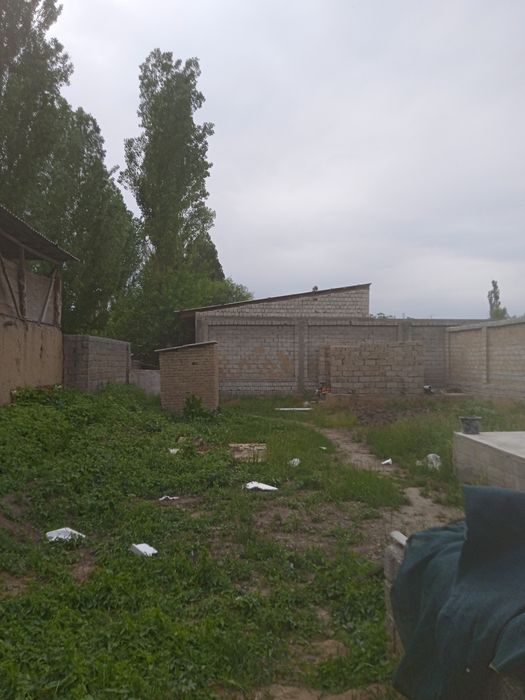 Uchastka sotiladi 3 sotixdan oshiq chiqadi